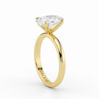 Close-Up – Oval Lab Diamond in yellow Gold Setting