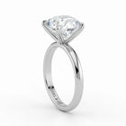 Close-Up – Round Diamond in Platinum Ring